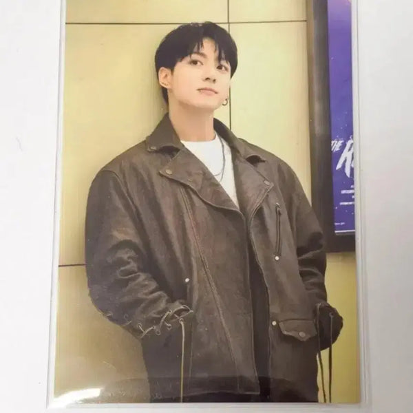 [BUNJANG] BTS Jungkook Golden Exhibition Photocard Holder Keychain (Sealed) / 미개봉 정국 골든 Golden 전시회 포토 홀더 키링