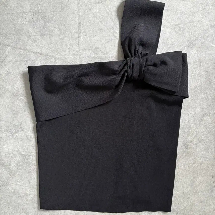 [BUNJANG] Valentino Black Ribbon Sleeveless One-Shoulder Top / VALENTINO 발렌티노 블랙 리본 슬리브리스 원숄더 탑