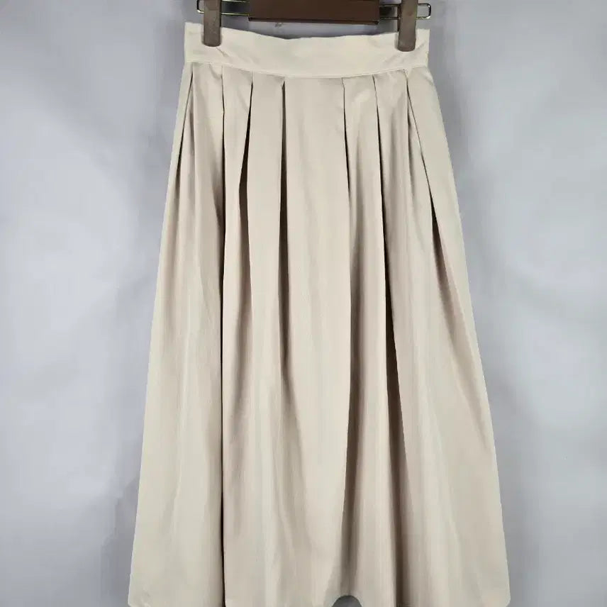 [BUNJANG] Here Like F Back Banding Pintuck Pleated Long Skirt Skirt Light Beige / [무료배송]히어라이크 F 뒷 밴딩 핀턱 주름 롱 스커트 치마 연베이지