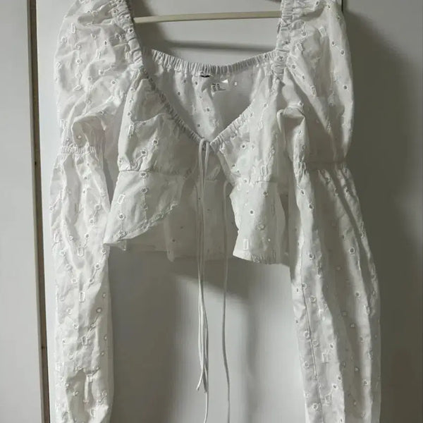 [BUNJANG] White Embroidered Crop Blouse XS / 화이트 자수 크롭 블라우스 xs