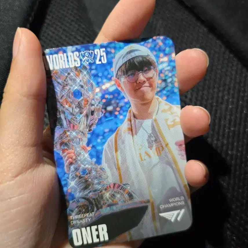 [BUNJANG] T1 Faker Oner 25 Worlds Winner Photocard / t1 티원 25월즈 오너 포토카드 팝니다