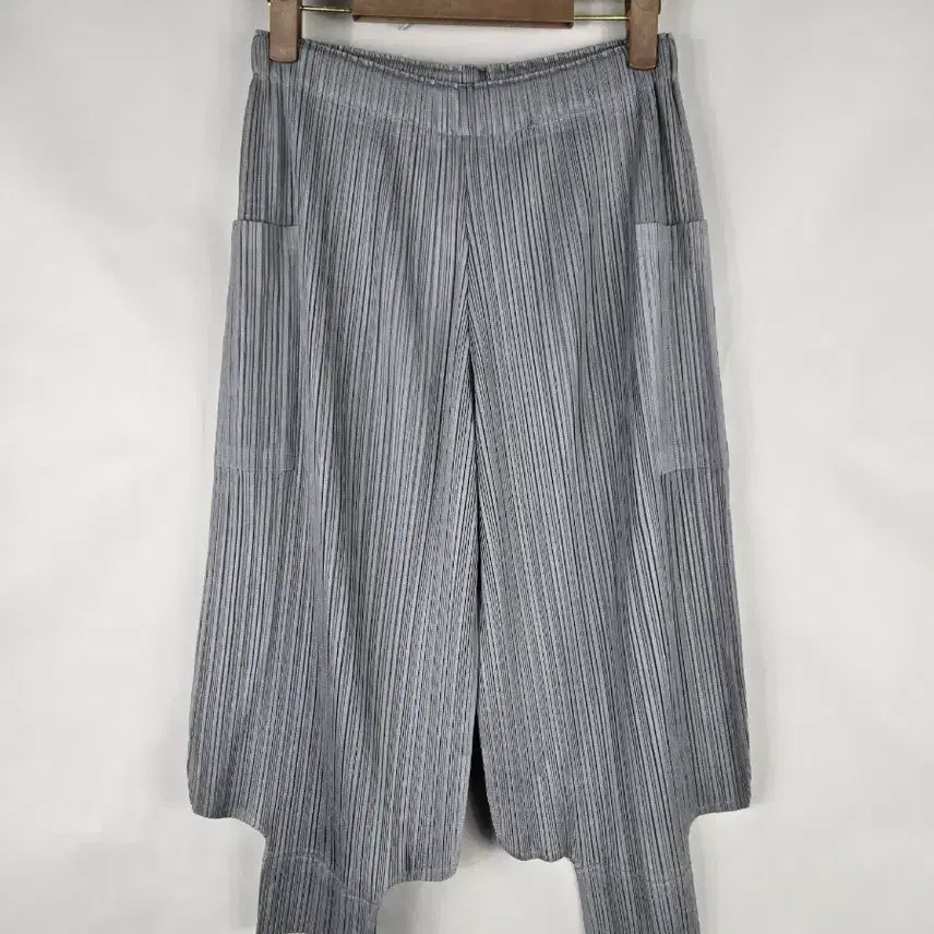[BUNJANG] Women's F Pleated Cropped Pants / [무료배송]여성 F 플리츠 주름 크롭 팬츠 바지