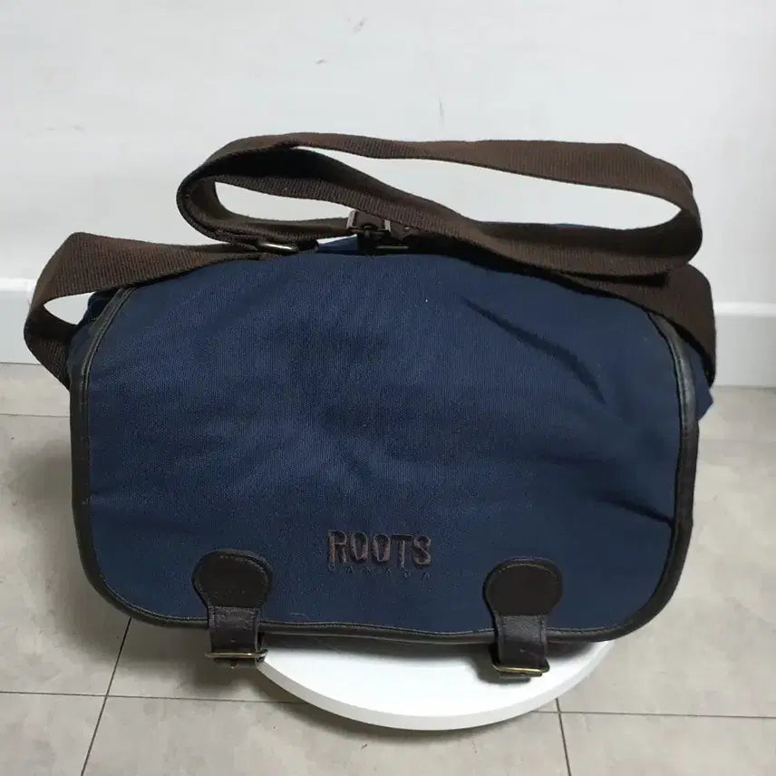[BUNJANG] Roots Vintage Canvas Messenger Bag / 캐나다 Roots 루츠 빈티지 캔버스 메신저  백
