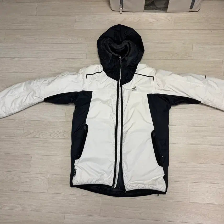 [BUNJANG] Montura Nevis Jacket Ivory & Black (Size M) / 몬츄라 네비스 (사이즈M)