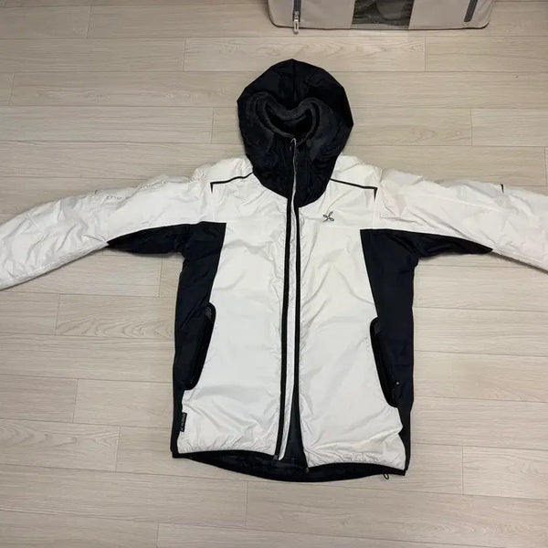 [BUNJANG] Montura Nevis Jacket Ivory & Black (Size M) / 몬츄라 네비스 (사이즈M)