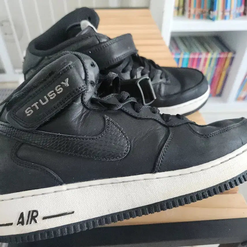 [BUNJANG] Nike x Stussy Air Force 1 Mid Sneakers (Size 270) / 나이키 X 스투시 에어포스 1 미드 /270