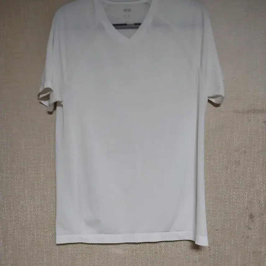 [BUNJANG] Uniqlo 100 V-Neck Short Sleeve T-Shirt / 유니클로/100) V넥 반팔티