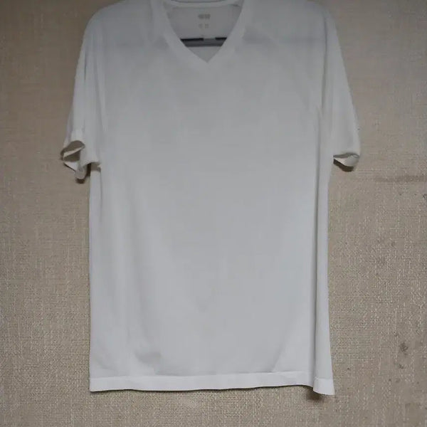 [BUNJANG] Uniqlo 100 V-Neck Short Sleeve T-Shirt / 유니클로/100) V넥 반팔티