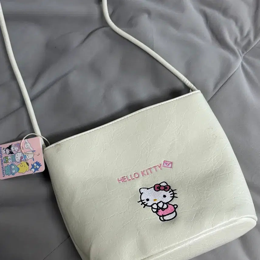 [BUNJANG] Hello Kitty Crossbody Bag Ivory / 헬로키티 크로스백 아이보리