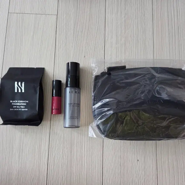 [BUNJANG] Hera Black Cushion Refill (23N) with Lip Product, Makeup Fixer, and Pouch Set / 헤라 블랙쿠션 리필23N 외 몽땅