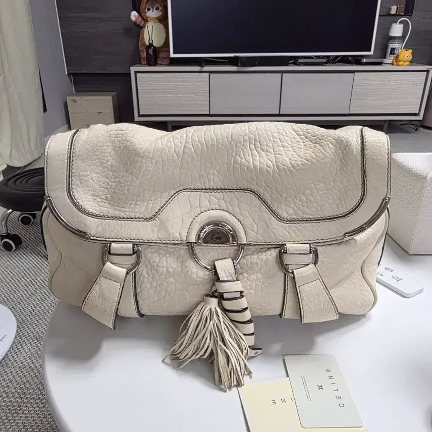 [BUNJANG] Celine Ivory Leather Tassel Shoulder Bag / 셀린느 테슬 아이보리 숄더백