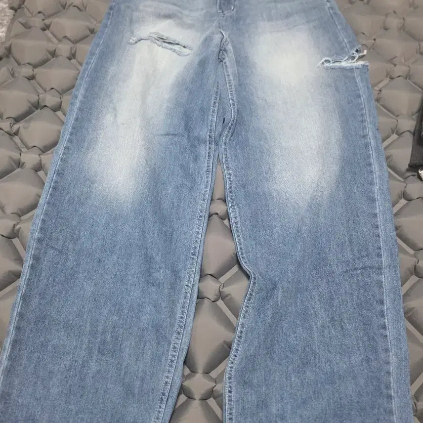 [BUNJANG] Brushed Wide Denim Pants with Scratch Detail / 기모 와이드 데님 팬츠 청 스크래치