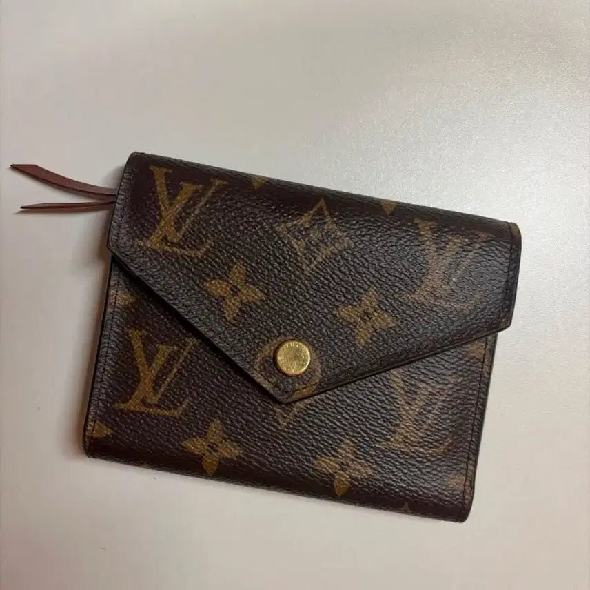 [BUNJANG] Louis Vuitton Victorine Wallet Monogram / 루이비통 빅토린 월렛 모노그램