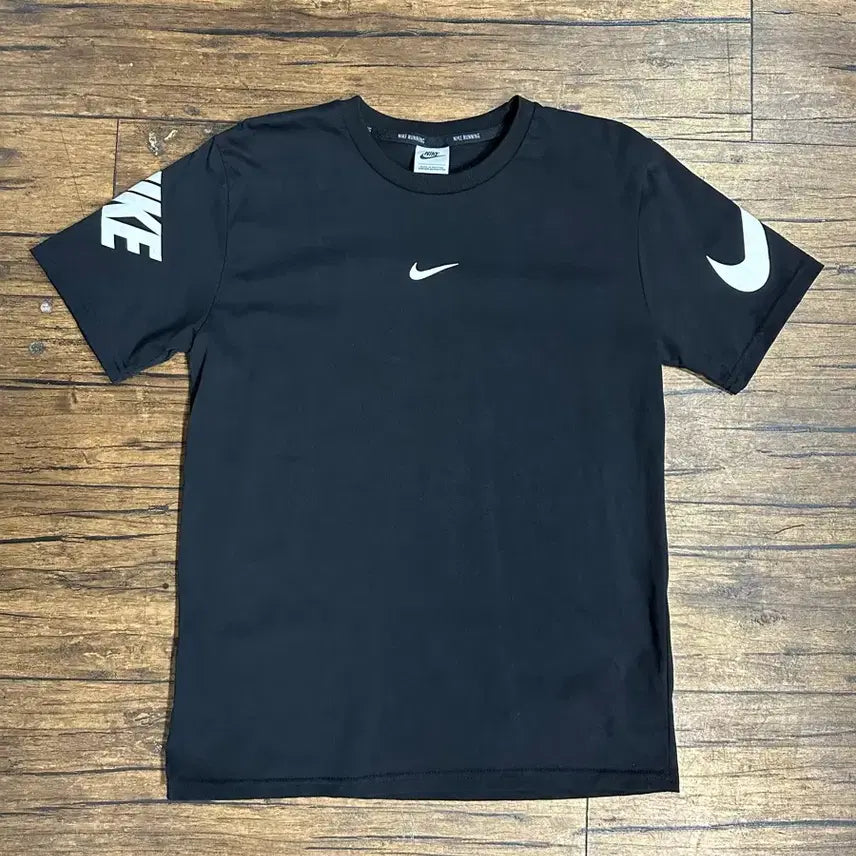 [BUNJANG] Nike Running Swoosh Logo Short Sleeve T-Shirt Black / 나이키 러닝 스우시 로고 반팔 티셔츠 블랙 M