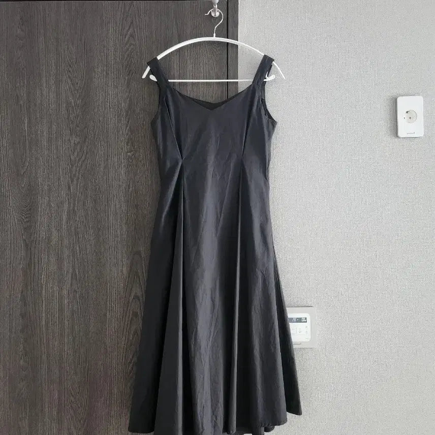 [BUNJANG] STUDIO J. Sleeveless Flare Dress / STUDIO J. 슬리브리스 플레어 원피스 F
