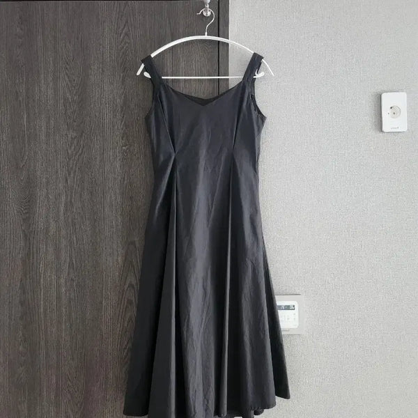 [BUNJANG] STUDIO J. Sleeveless Flare Dress / STUDIO J. 슬리브리스 플레어 원피스 F
