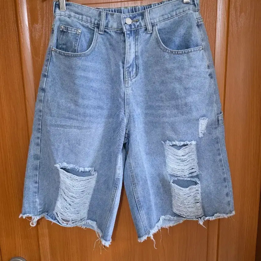 [BUNJANG] Distressed Denim Bermuda Shorts / (새상품)  멋스런 찢청 반바지(L)..남녀공용