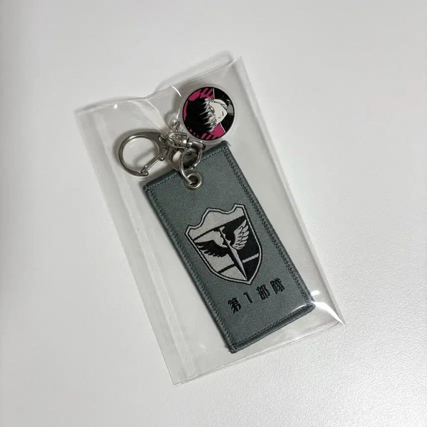 [BUNJANG] Kaiju No. 8 Narumi Gen Emblem Keychain & Hoshina Souichiro Figure / 괴수8호 나루미 겐 엠블럼 키링 원화전 괴팔 호시나 소우시로 피규어