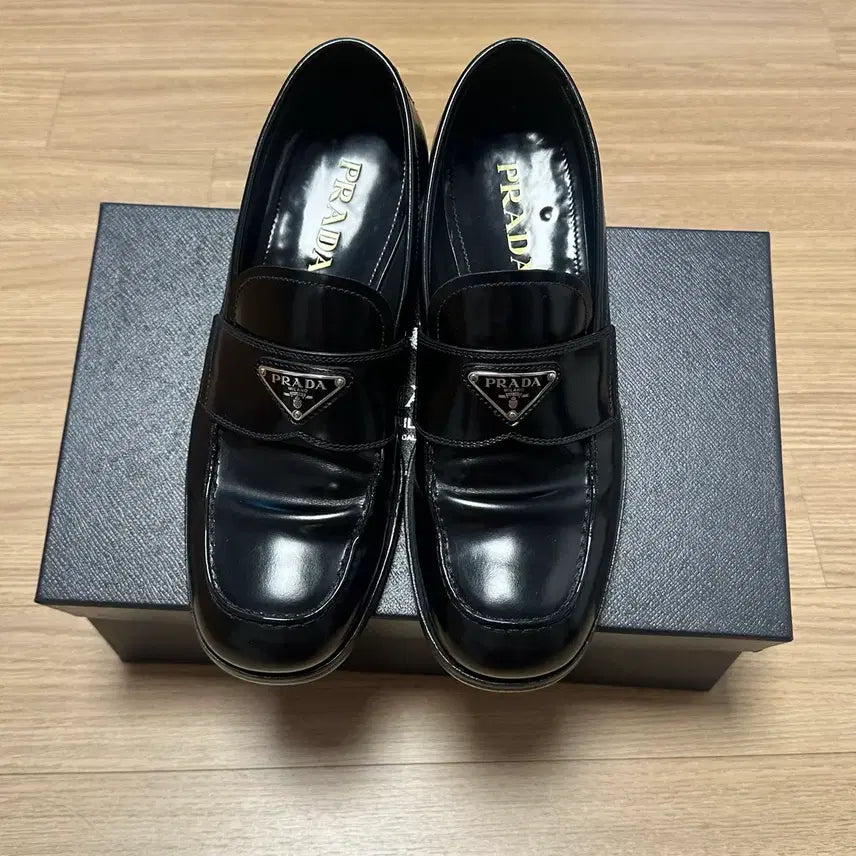 [BUNJANG] Prada Brushed Leather Penny Loafers Black UK 7 / 프라다 브러시드 가죽 페니 로퍼 블랙 260 uk7