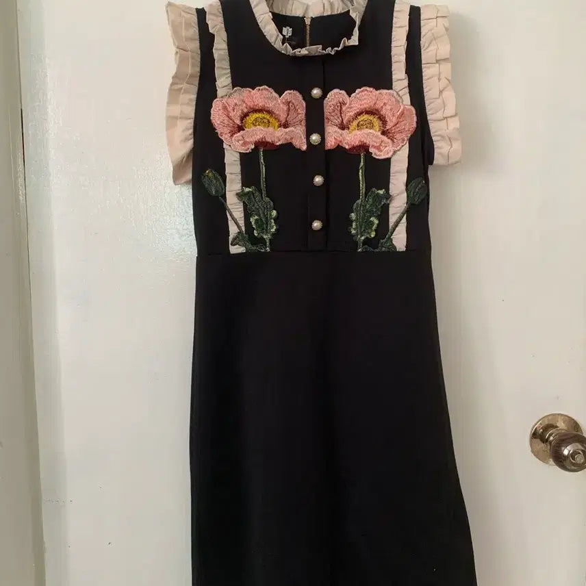 [BUNJANG] Flower Embroidery Frill Mini Dress Black / 플라워 자수 프릴 원피스 블랙