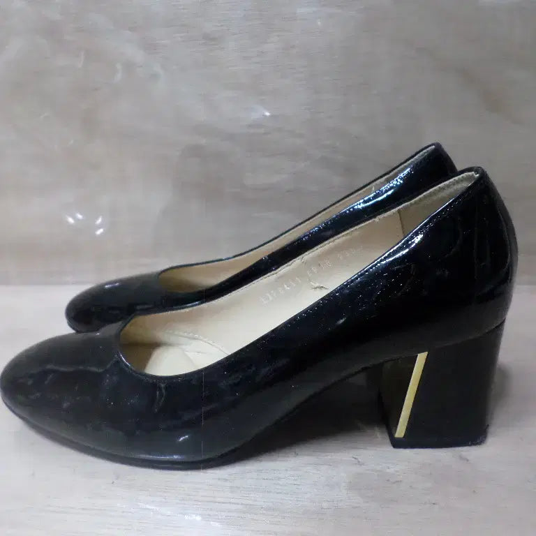 [BUNJANG] Geunia Black Enamel Heels / 후루룩구제2 235 금강 제니아 구두 에나멜 블랙 굽 6 260710
