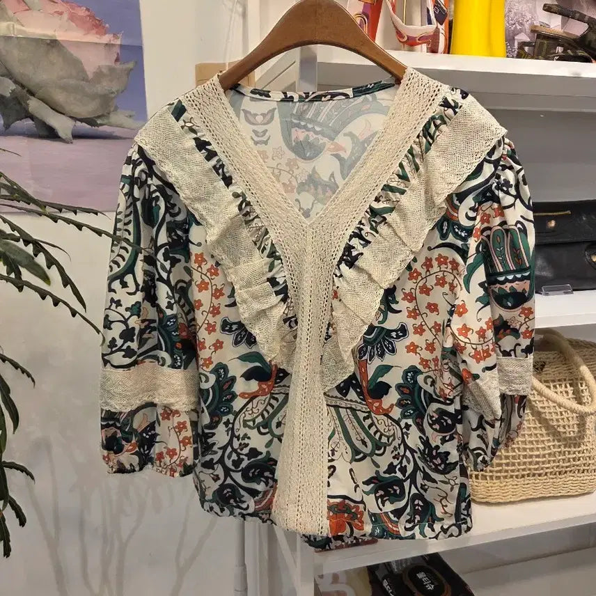 [BUNJANG] Pattern Lace Blouse / 패턴 레이스 블라우스
