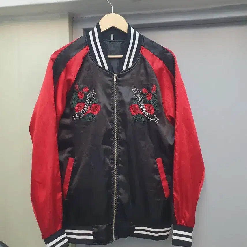 [BUNJANG] Rose Embroidered Souvenir Jacket / 스카쟌 장미 자수 자켓 105