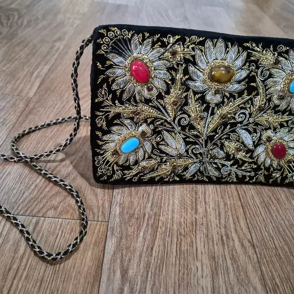 [BUNJANG] Vintage Ethnic Indian Embroidered Velvet Mini Bag / 빈티지 에스닉 인도 자수 벨벳 미니백 (포인트 아이템)