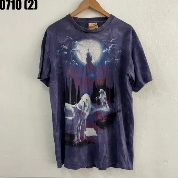 [BUNJANG] The Mountain Unicorn Castle Illustration Short Sleeve T-Shirt / 더 마운틴 유니콘 성 일러스트 반팔 티셔츠