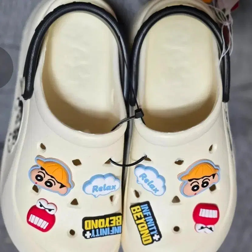 [BUNJANG] Crayon Shin-chan Ivory Crocs 245mm / 아이보리 짱구 크록스 245