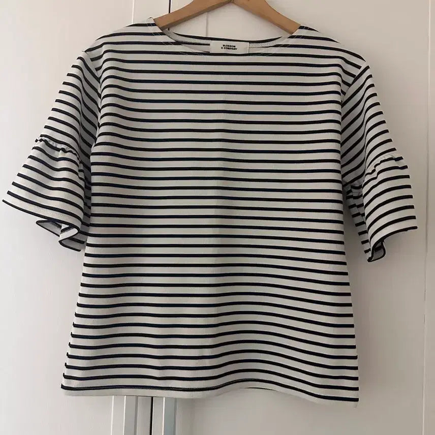 [BUNJANG] Blossom H Company Striped Short Sleeve T-Shirt / 블로썸에이치컴퍼니 반팔 스트라이프 티셔츠