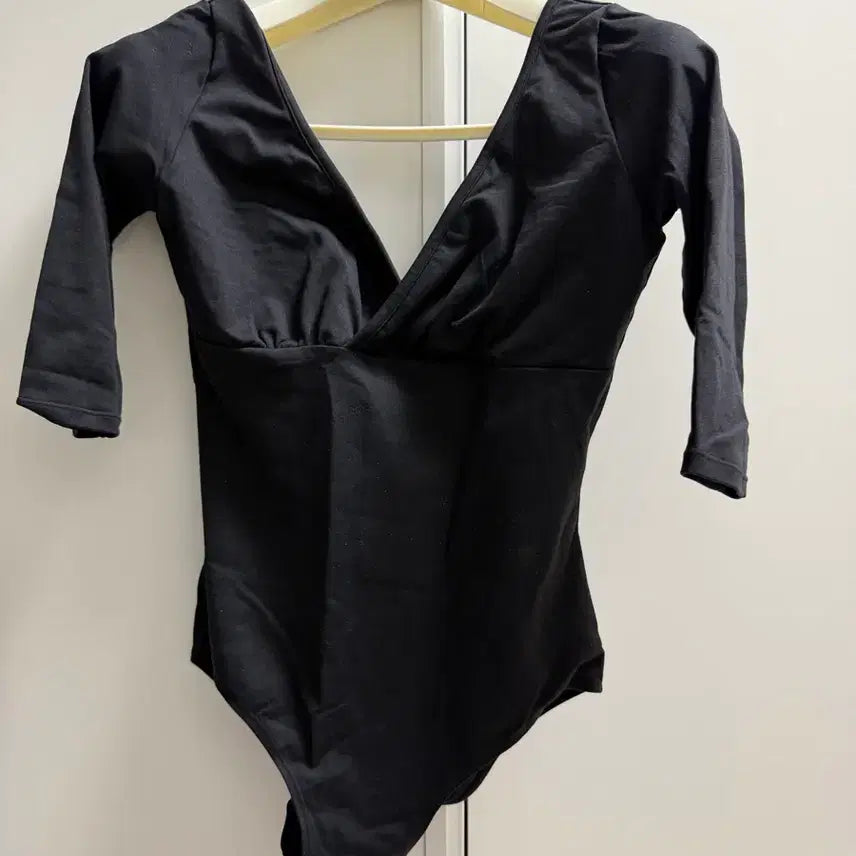 [BUNJANG] Balletissimo Leotard, Skirt, Pointe Shoes, and Tights Set / 발레시모 레오타드, 스커트, 토슈즈, 타이즈 4개 세트