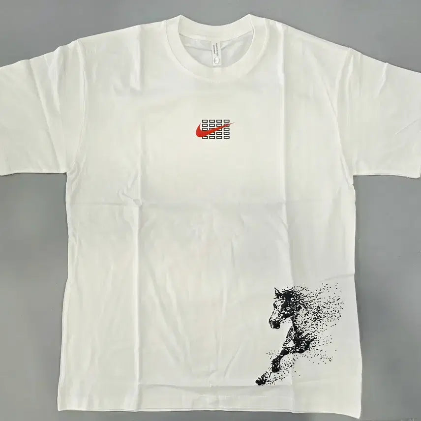 [BUNJANG] Nike Horse Graphic T-Shirt White / 나이키 반팔티 말 프린팅 화이트