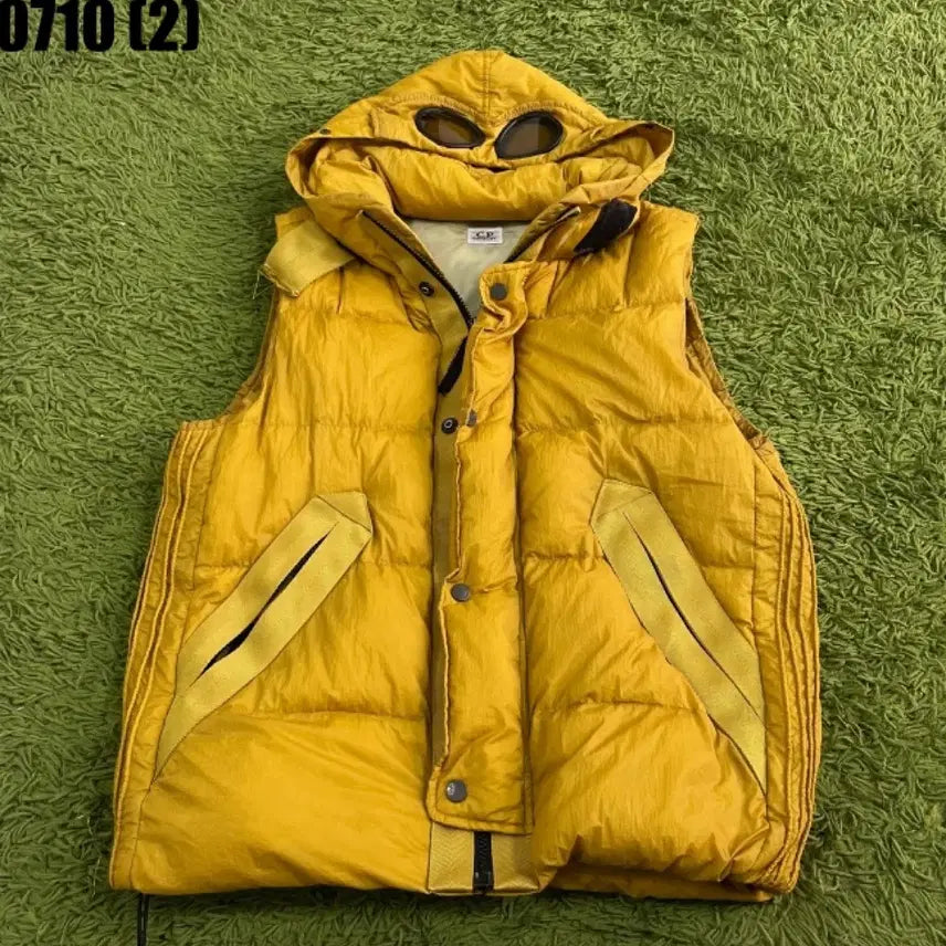 [BUNJANG] C.P. Company Goggle Yellow Padded Vest / C.P. 컴퍼니 고글 옐로우 패딩 조끼