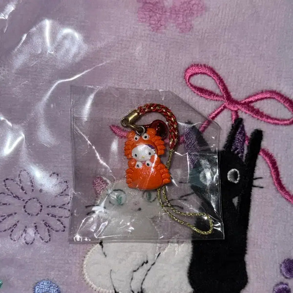 [BUNJANG] Sanrio Hello Kitty Crab Strap / 꽃게 키티 스트랩