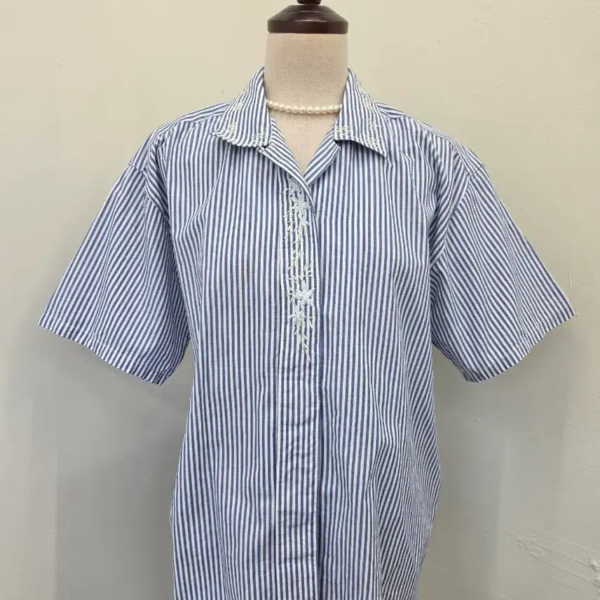 [BUNJANG] Striped Embroidered Short Sleeve Shirt / 스트라이프 자수 반팔 셔츠