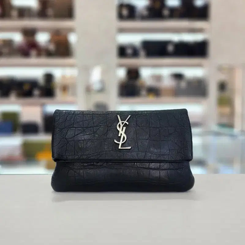 [BUNJANG] Saint Laurent Crocodile Embossed Leather Monogram Clutch Bag / 생로랑 크로커다일 패턴 은장 클러치백 601313
