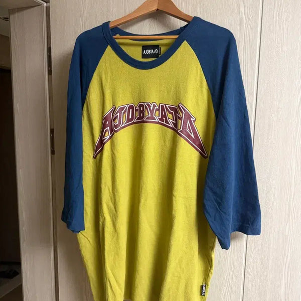 [BUNJANG] AJO BY AJO Big Logo Oversized 7-Sleeve Raglan T-Shirt (Yellow/Blue) / 아조바이아조 빅로고 오버핏 7부 래글런 티셔츠 (옐로우/블루)