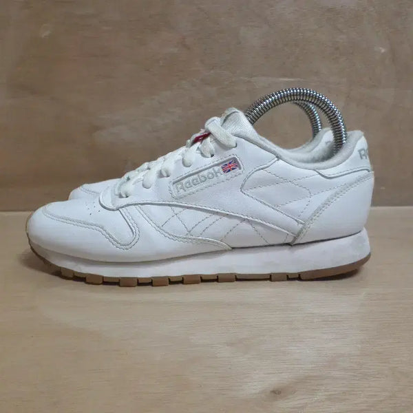 [BUNJANG] Reebok Classic White Sneakers / 후루룩구제2 230 리복 클래식 화이트 운동화 스니커즈260710