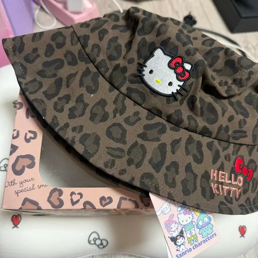 [BUNJANG] Hello Kitty Leopard Bucket Hat / 헬로키티 레오파트 벙거지 모자