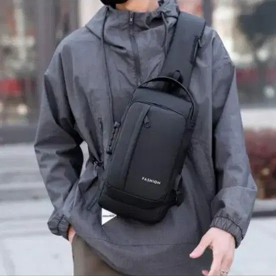 [BUNJANG] Waterproof USB Sling Bag (Black) / (택배포함)패션 방수 USB 슬링백 (블랙)