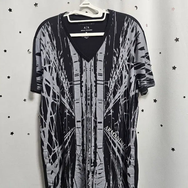[BUNJANG] Armani Exchange Men's Black Pattern V-Neck T-Shirt (M) / ARMANI EXCHANGE 티셔츠 남성 블랙 패턴 m