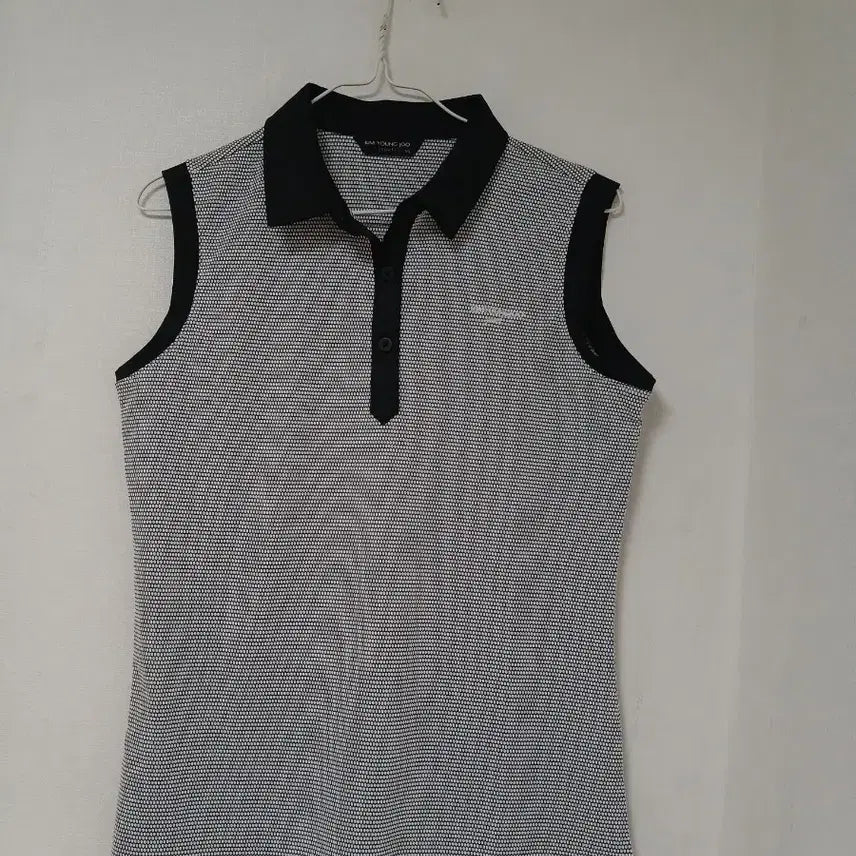 [BUNJANG] Kim Young Joo Golf Sleeveless Collar T-Shirt Black/White Size 95 / 김영주골프 민소매 카라티 블랙/화이트95