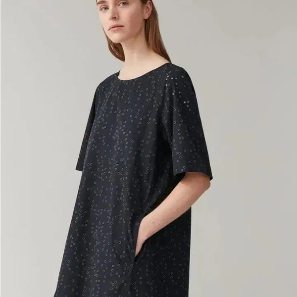 [BUNJANG] COS Black Perforated Cotton Dress EUR 36 / COS의 매력적인 블랙 펀칭 원피스