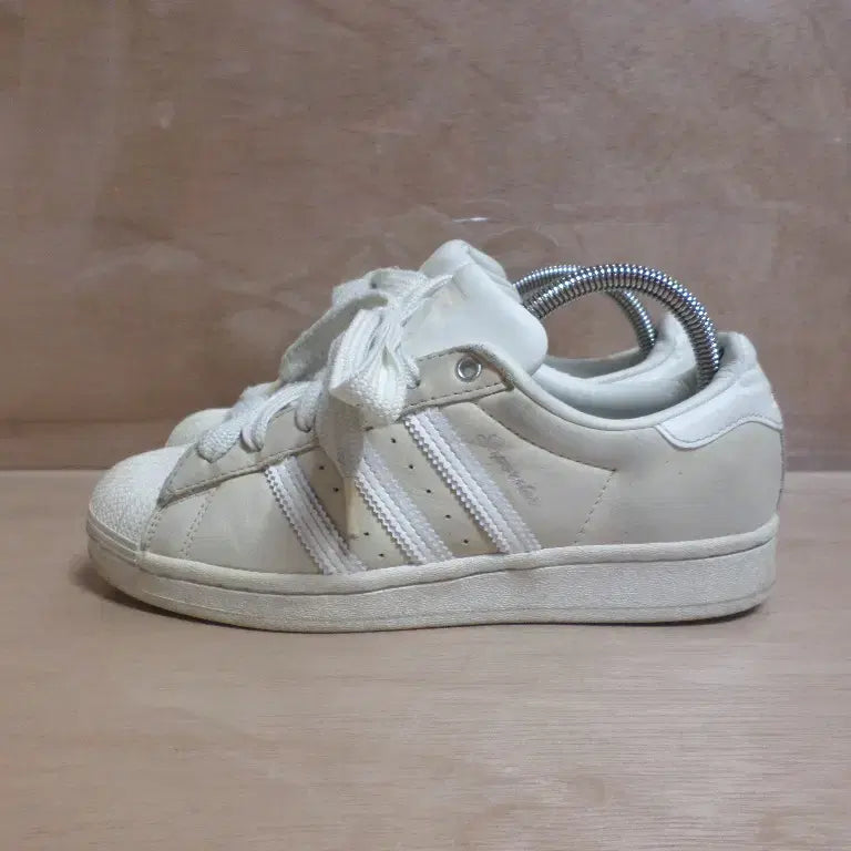 [BUNJANG] Adidas Superstar Ivory Sneakers / 후루룩구제2 235 아디다스 슈퍼스타 아이보리 운동화 260710