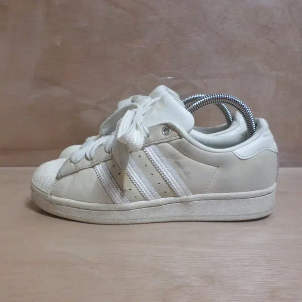 [BUNJANG] Adidas Superstar Ivory Sneakers / 후루룩구제2 235 아디다스 슈퍼스타 아이보리 운동화 260710