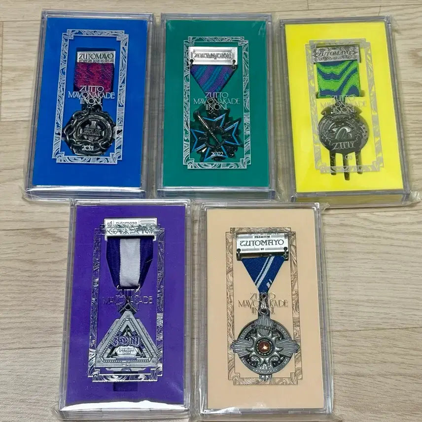 [BUNJANG] Zutto Mayoi Premium Badge Set (5 Types) / 즛토마요 프리미엄 훈장 5종 세트
