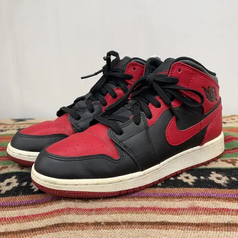 [BUNJANG] Nike Air Jordan 1 Mid Bred Band Sneakers 235 / 나이키 에어조던1 미드 브레드 밴드 스니커즈 235 X02143