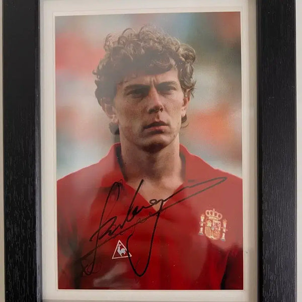 [BUNJANG] Emilio Butragueño Signed Framed Photograph / 축구선수 부트라게뇨 친필사인 액자