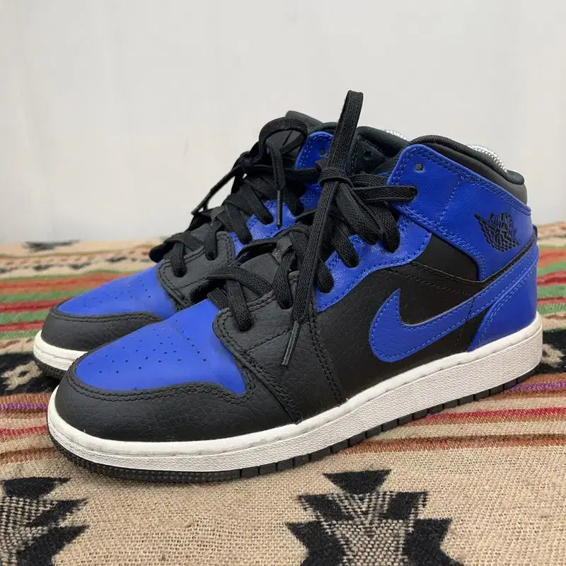 [BUNJANG] Nike Jordan 1 Mid Hyper Royal Sneakers (235) / 나이키 조던1 미드 하이퍼 로얄 스니커즈 235 X02148